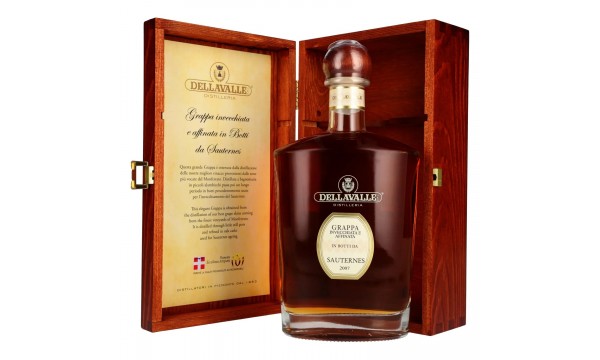 Dellavalle Grappa Affinata statinėse da SAUTERNES 2007 42% Vol. 0,7l medinėje dėžėje